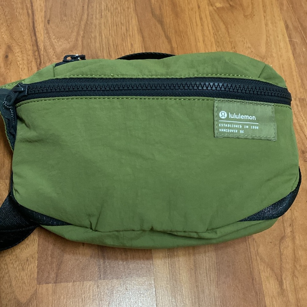 ❤️ Lululemon Clean Lines Belt Bag Bronze Green NWT
